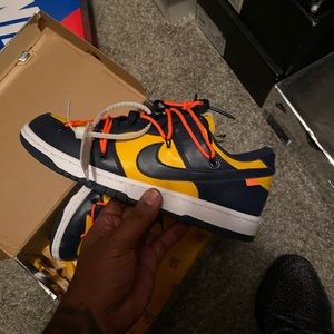 Off-white x Dunk low university gold